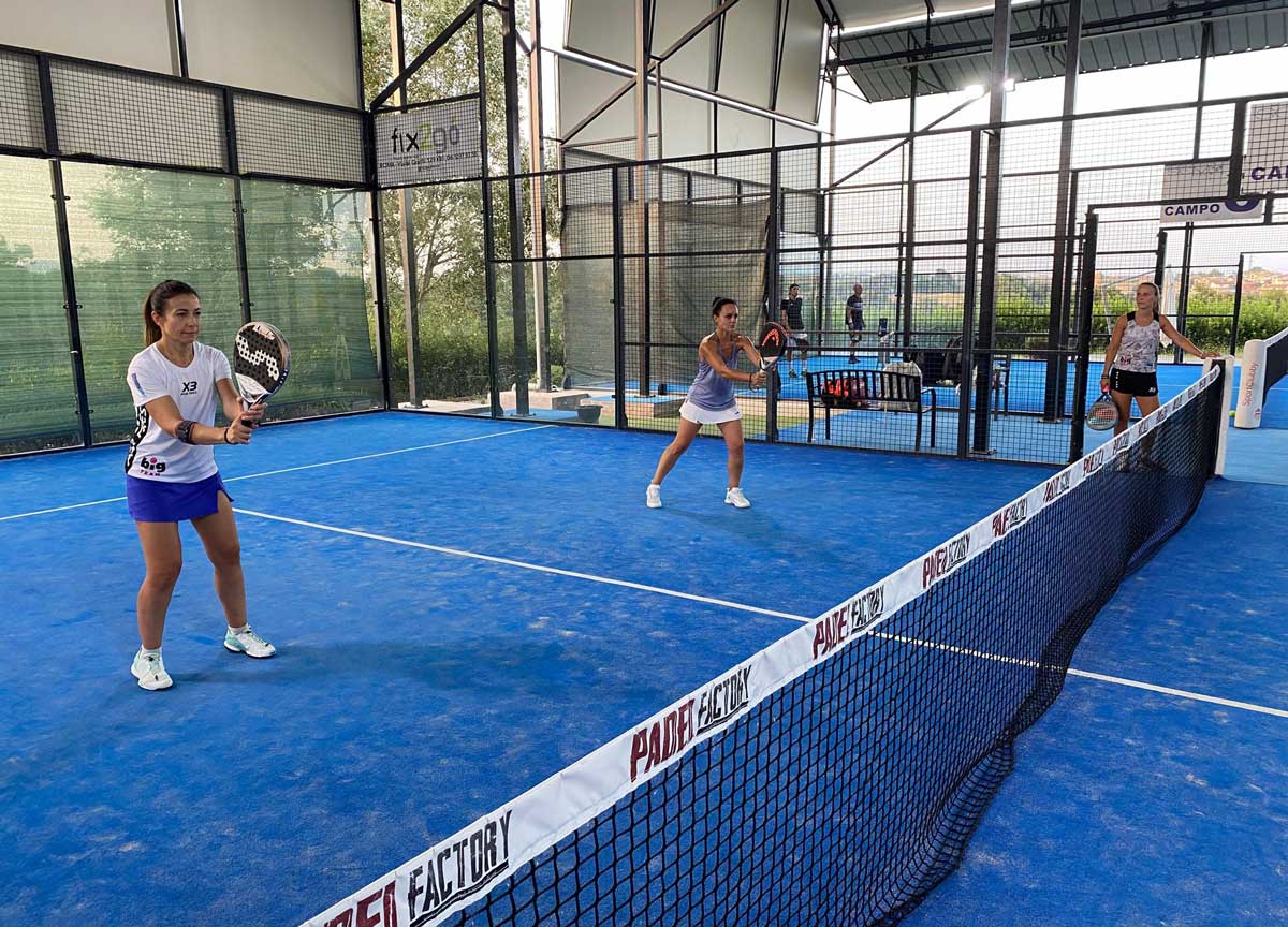 Il padel si tinge di rosa: al via a Roma il primo torneo femminile 3 contro 3 Il padel si tinge di rosa: al via a Roma il primo torneo femminile 3 contro 3