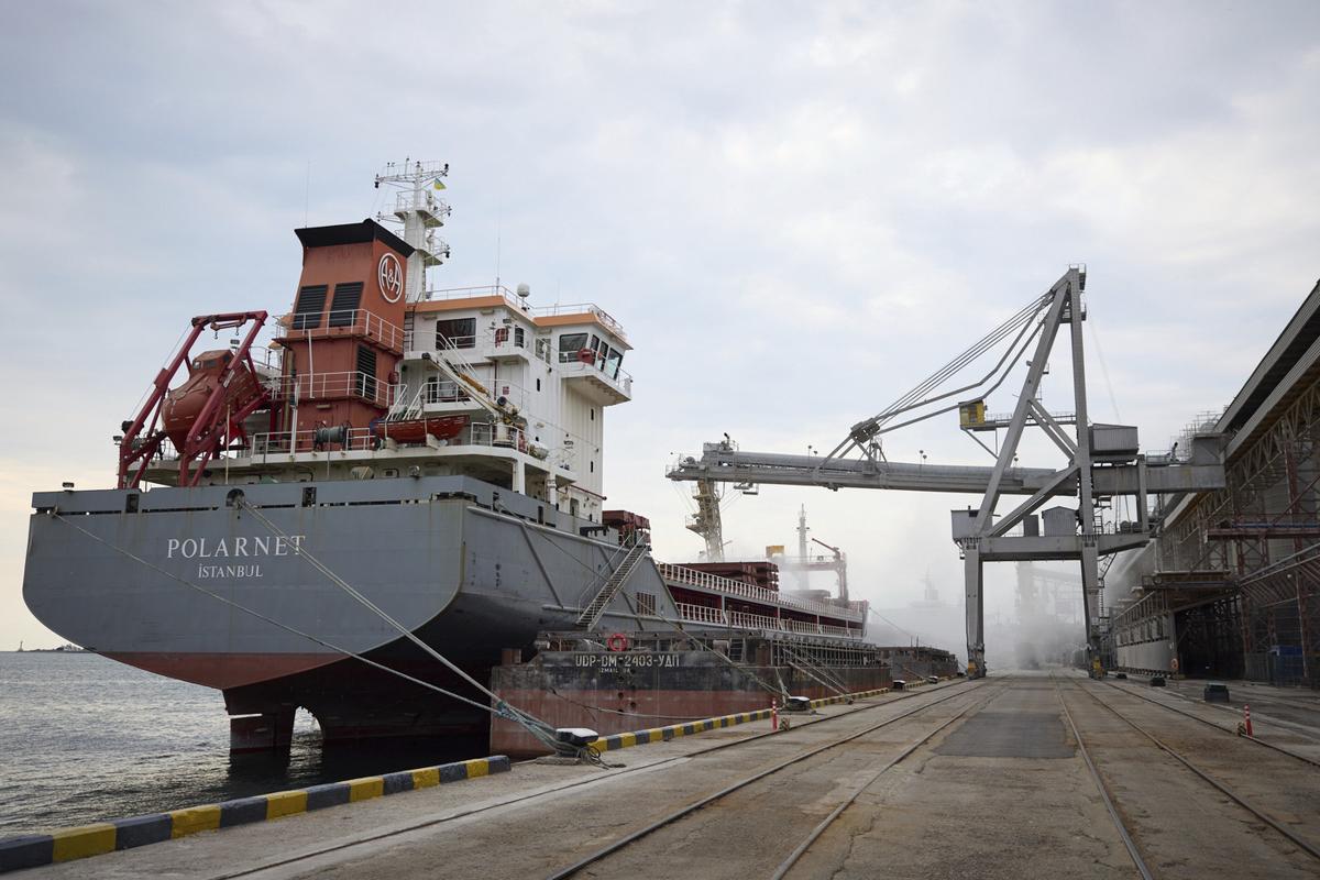 La Russia bombarda il porto di Odessa: “Rappresaglia per l’attacco in Crimea” La Russia bombarda il porto di Odessa: “Rappresaglia per l’attacco in Crimea”