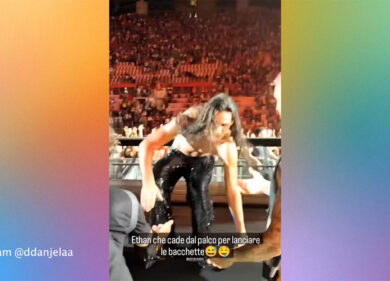 Maneskin, il batterista cade dal palco: figuraccia in diretta. VIDEO