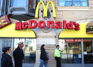 Mc Donald’s nella bufera per abusi. I dipendenti: “Siamo vittime di molestie”