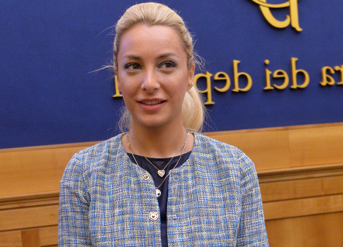 Testamento Berlusconi, allo Stato 100 milioni. Stangata per Marta Fascina