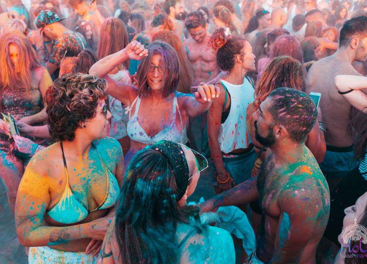 I Figli dei fiori a volte ritornano: al Singita è tempo di Holi Beach Party