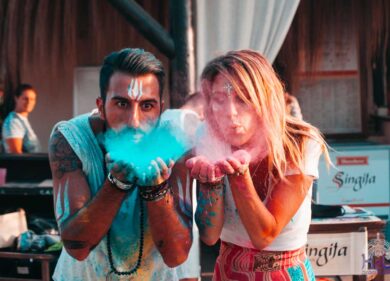 I Figli dei fiori a volte ritornano: al Singita è tempo di Holi Beach Party