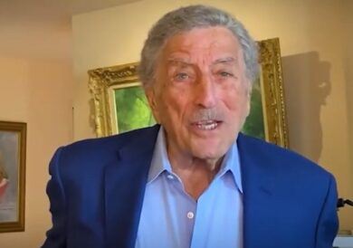 Addio a Tony Bennett, eccolo in un’esibizione di “Smile”. VIDEO