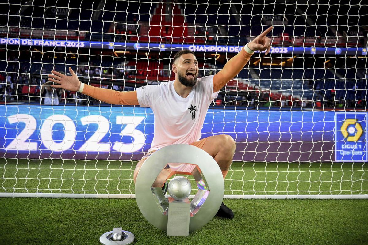 Galleria foto 'Donnarumma derubato e legato in casa con la compagna. Notte di paura a Parigi' - foto 1