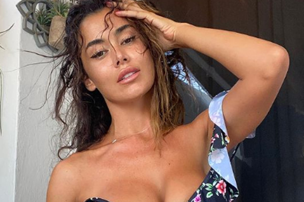 Eva Padlock, esplode il bikini e perizoma quasi invisibile per lady Juventus