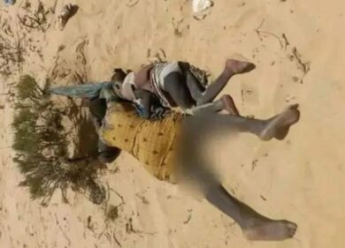 Tunisia, mamma e figlia abbandonate nel deserto senza acqua: la foto choc