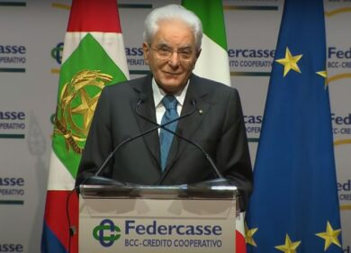 Mattarella all’assemblea Federcasse: “I principi della Costituzione devono vivere sempre”