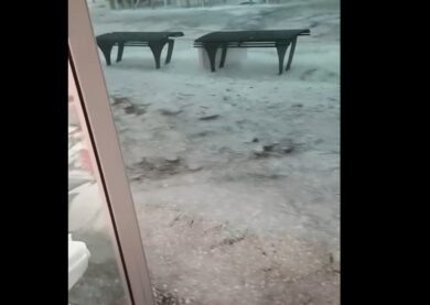 Brianza devastata dalla grandine, un fiume di ghiaccio attraversa Seregno