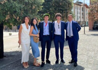 Matteo Renzi alla laurea del figlio calciatore: “Passioni diverse”. Foto