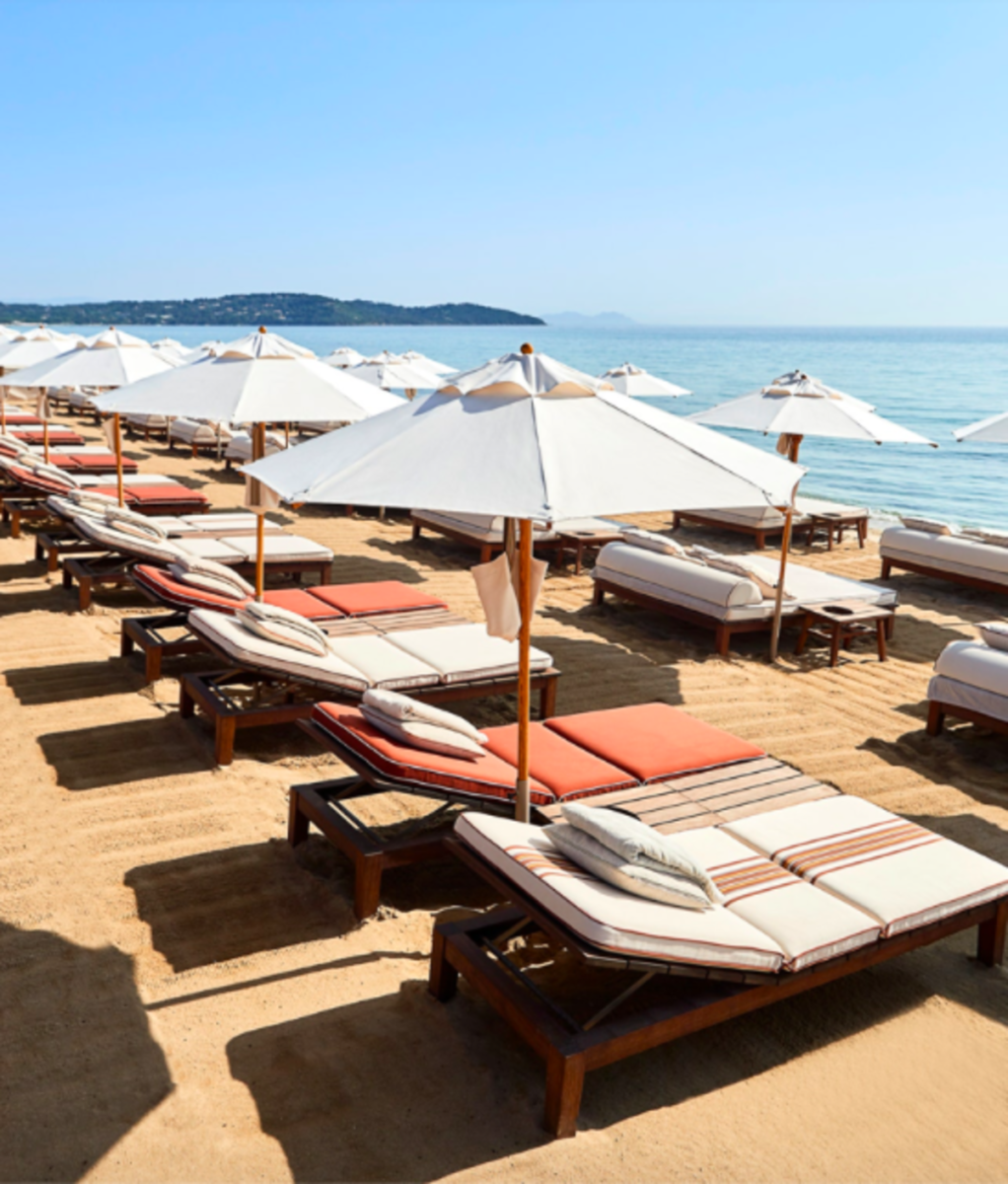 Dal Zuma di Mykonos al Fendi beach: tutti pazzi per l’estate griffata Dal Zuma di Mykonos al Fendi beach: tutti pazzi per l’estate griffata