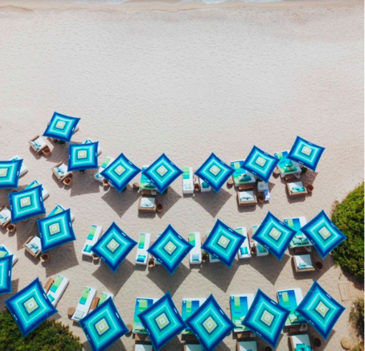 Dal Zuma di Mykonos al Fendi beach: tutti pazzi per l’estate griffata Dal Zuma di Mykonos al Fendi beach: tutti pazzi per l’estate griffata