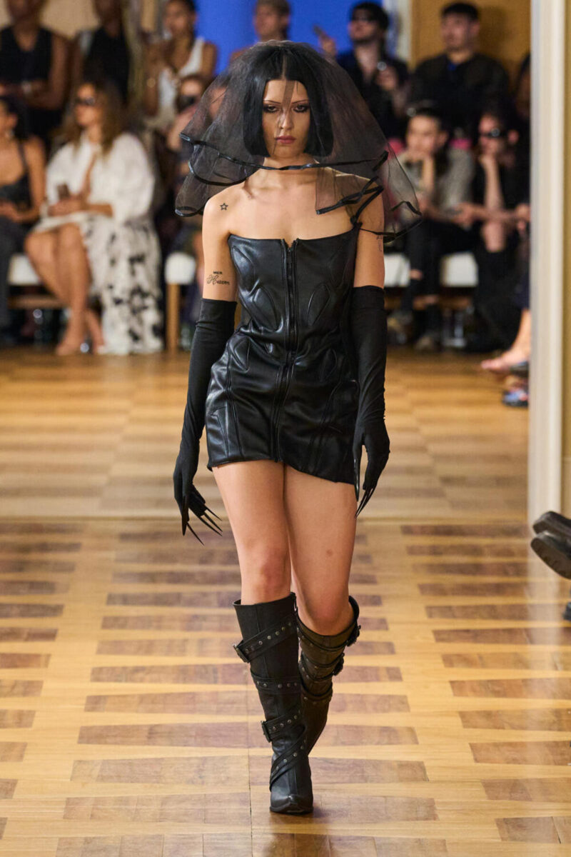 Fashion week, volgarità in passerella: così scompare la società occidentale