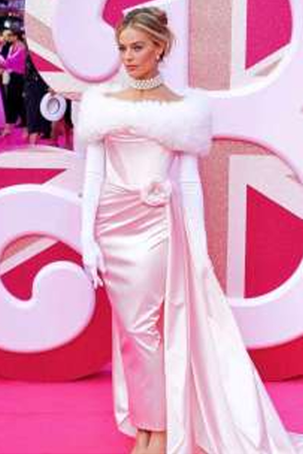 Margot Robbie, piedino da bambola. Feticisti di tutto il mondo in estasi