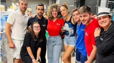 Elodie e Iannone in Puglia, spesa al supermercato di Cisternino. Poi lei…