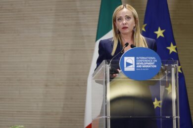 Salario minimo, giornata incandescente. Oggi l’incontro tra Meloni-opposizioni
