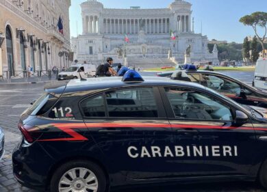 Piazza Venezia: prese due bande di egiziani rapinavano collane ai passanti