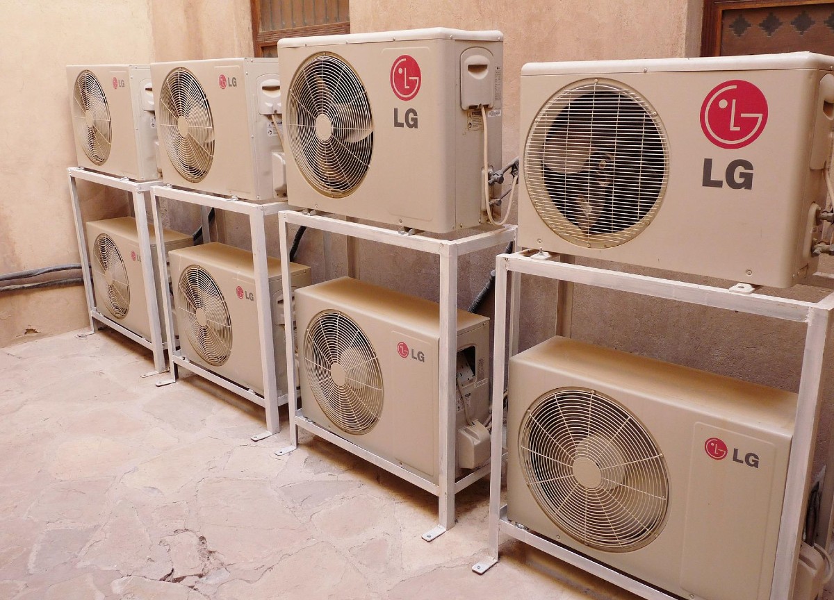 Roma, consumi elettrici alle stelle: blackout a macchia di leopardo in città Roma, consumi elettrici alle stelle: blackout a macchia di leopardo in città