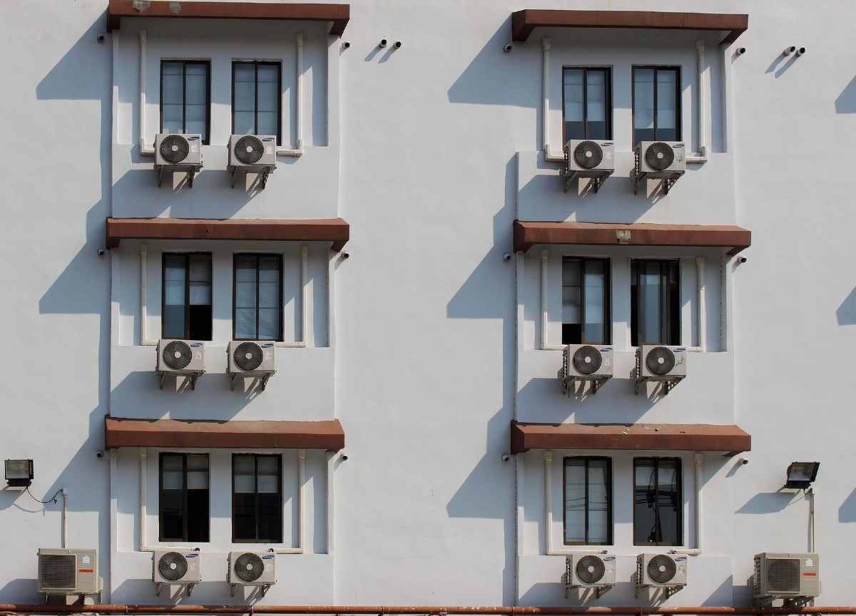 Roma, consumi elettrici alle stelle: blackout a macchia di leopardo in città Roma, consumi elettrici alle stelle: blackout a macchia di leopardo in città