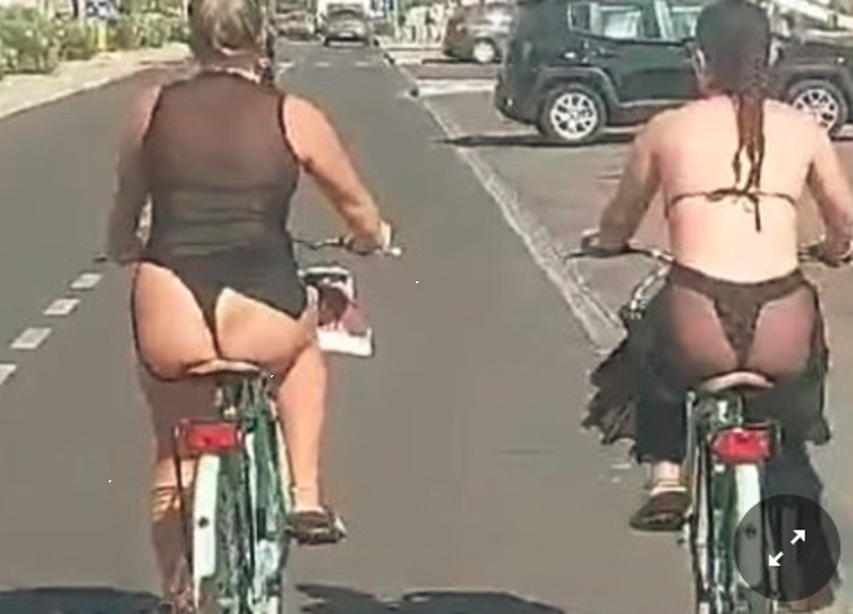 Gallipoli, turiste con le chiappe al vento. È polemica: “Vanno multate”. Video Gallipoli, turiste con le chiappe al vento. È polemica: “Vanno multate”. Video