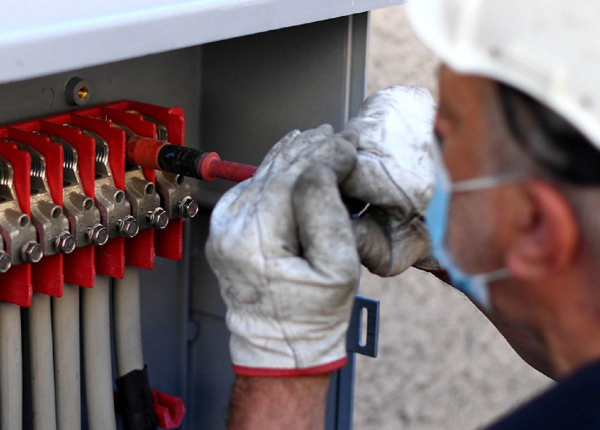 Roma, consumi elettrici alle stelle: blackout a macchia di leopardo in città Roma, consumi elettrici alle stelle: blackout a macchia di leopardo in città