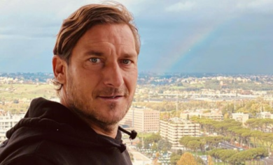 Roma, incendio nel palazzo di Totti: salvata un’anziana e la sua badante