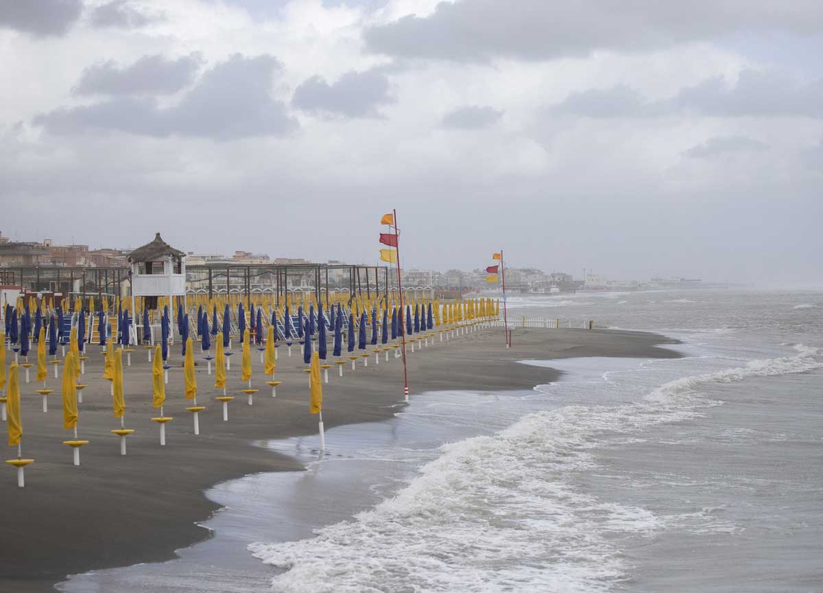 Il mare di Roma non c’è più: il 59% della costa divorato dai clima impazzito Il mare di Roma non c’è più: il 59% della costa divorato dai clima impazzito