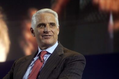 Unicredit, utile record a 4,4 mld. Rivisti al rialzo i profitti per il 2023