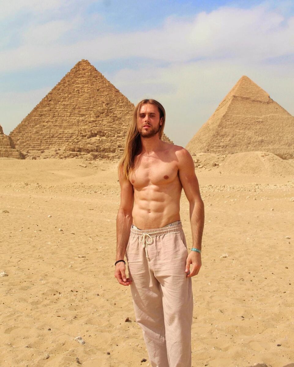 Icona dei social, Simone Etere Icona dei social, Simone Etere