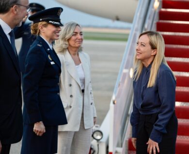 Meloni atterra a Washington, al via la prima missione negli Usa della premier