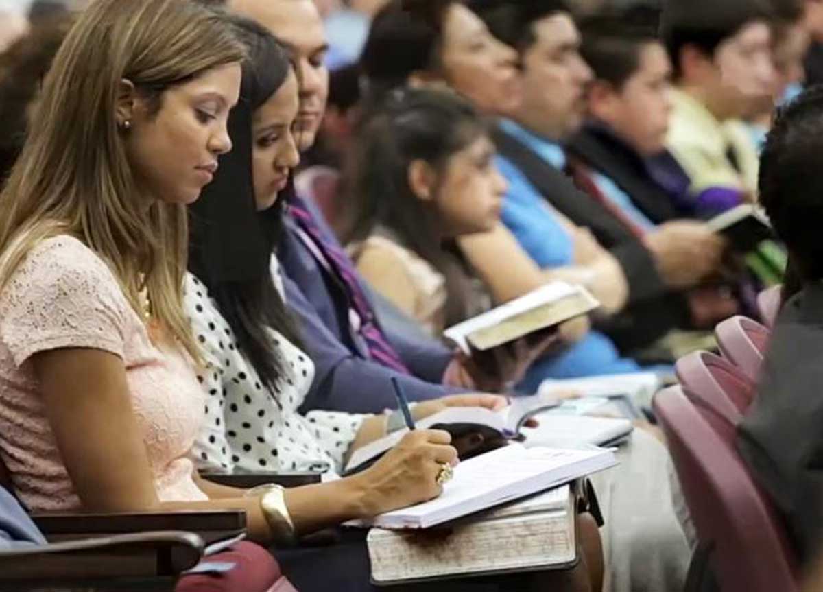 Testimoni di Geova: 30 mila bussano alla Fiera di Roma: “Ci vuole Pazienza”