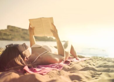 L’amore per il food non va in vacanza: ecco i cinque libri da leggere d’estate