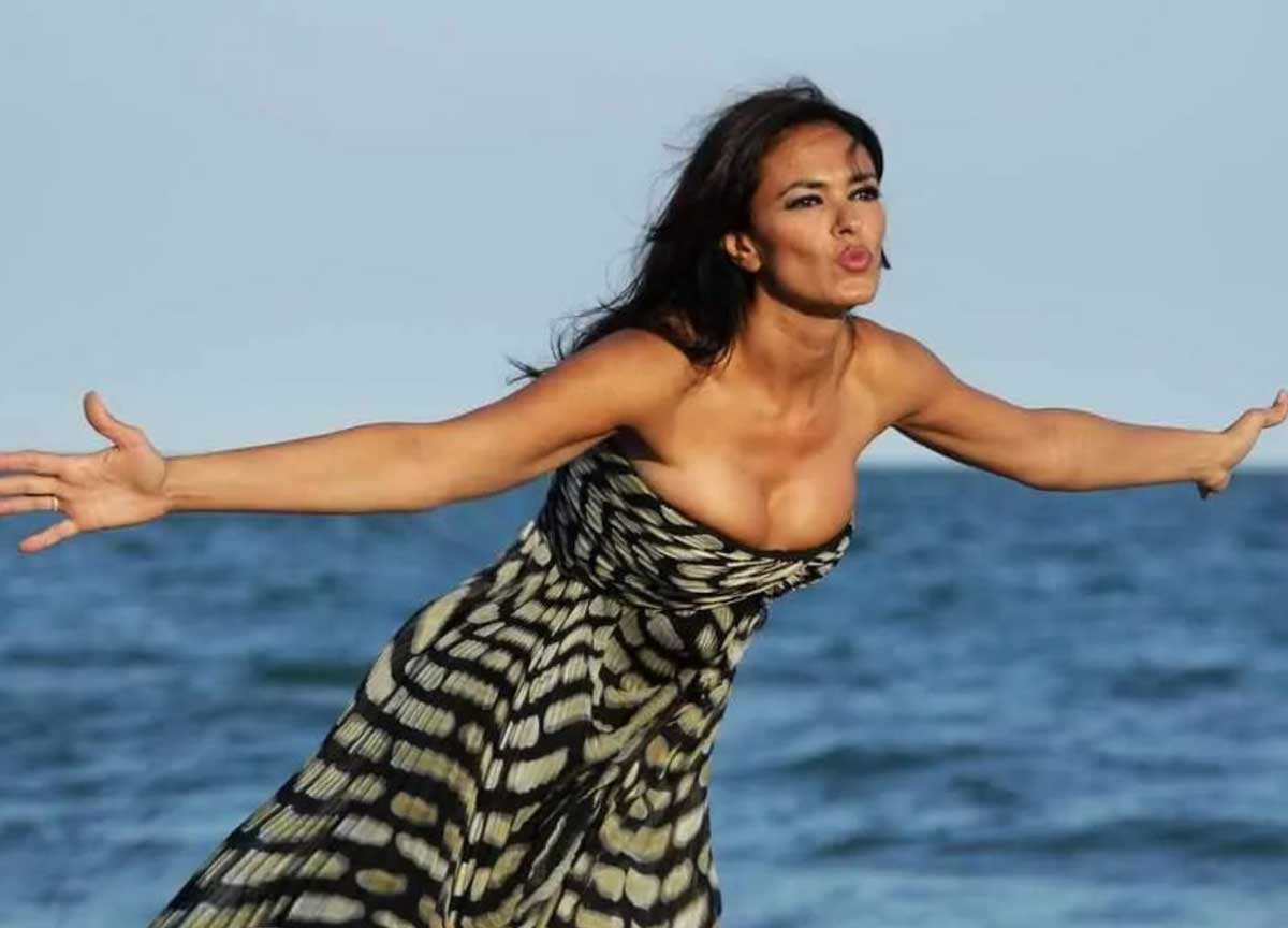 Maria Grazia Cucinotta: con l’estate riesplode la voglia di essere una diva Maria Grazia Cucinotta: con l’estate riesplode la voglia di essere una diva
