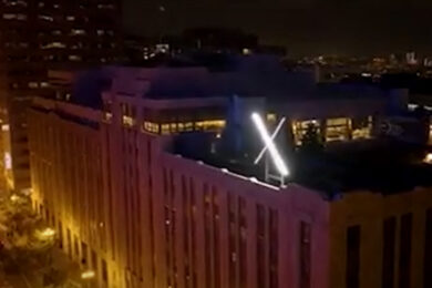 Twitter, la “X” sulla sede del social network a San Francisco. Video