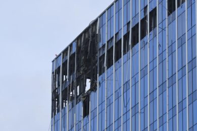 Guerra Ucraina, droni di Kiev su Mosca. Colpiti palazzi di uffici, un ferito
