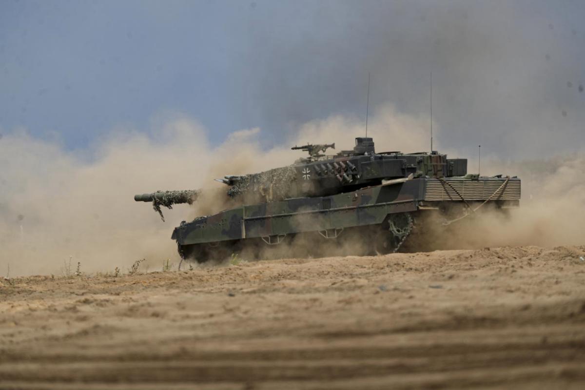 Meloni, maxi investimenti militari: 4-6 miliardi per i carri tedeschi Leopard Meloni, maxi investimenti militari: 4-6 miliardi per i carri tedeschi Leopard