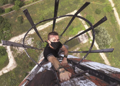 Honk Kong, l’acrobata Remi Lucidi muore precipitando da un grattacielo. Video