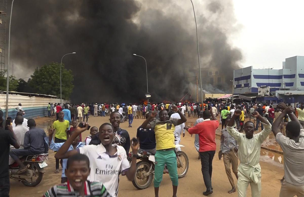 Niger, Parigi avvia l’evacuazione. Volo speciale per gli italiani bloccati Niger, Parigi avvia l’evacuazione. Volo speciale per gli italiani bloccati
