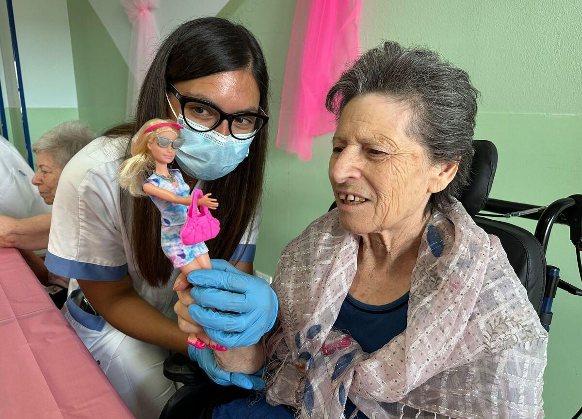 Barbie protagonista della “Doll Therapy” all’RSA San Raffaele di Campi S.na Barbie protagonista della “Doll Therapy” all’RSA San Raffaele di Campi S.na