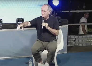 Urlano a Zaia “vai a lavorare”, risposta: “Vieni qua e ti spiego cosa faccio”