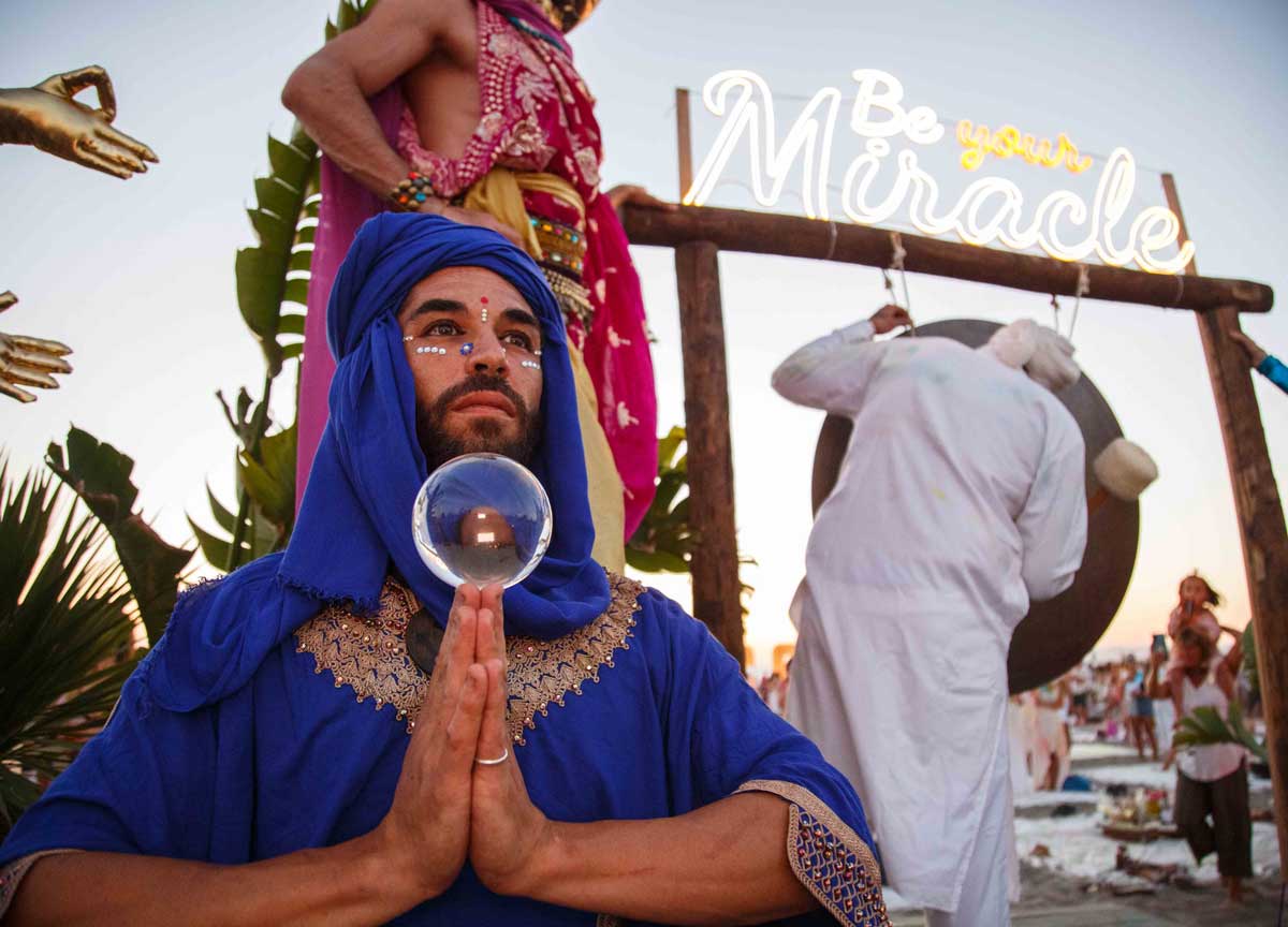 Questa non è Ibiza: a Fregene il Singita stupisce, dal 10 al 24 è vera fiesta Questa non è Ibiza: a Fregene il Singita stupisce, dal 10 al 24 è vera fiesta