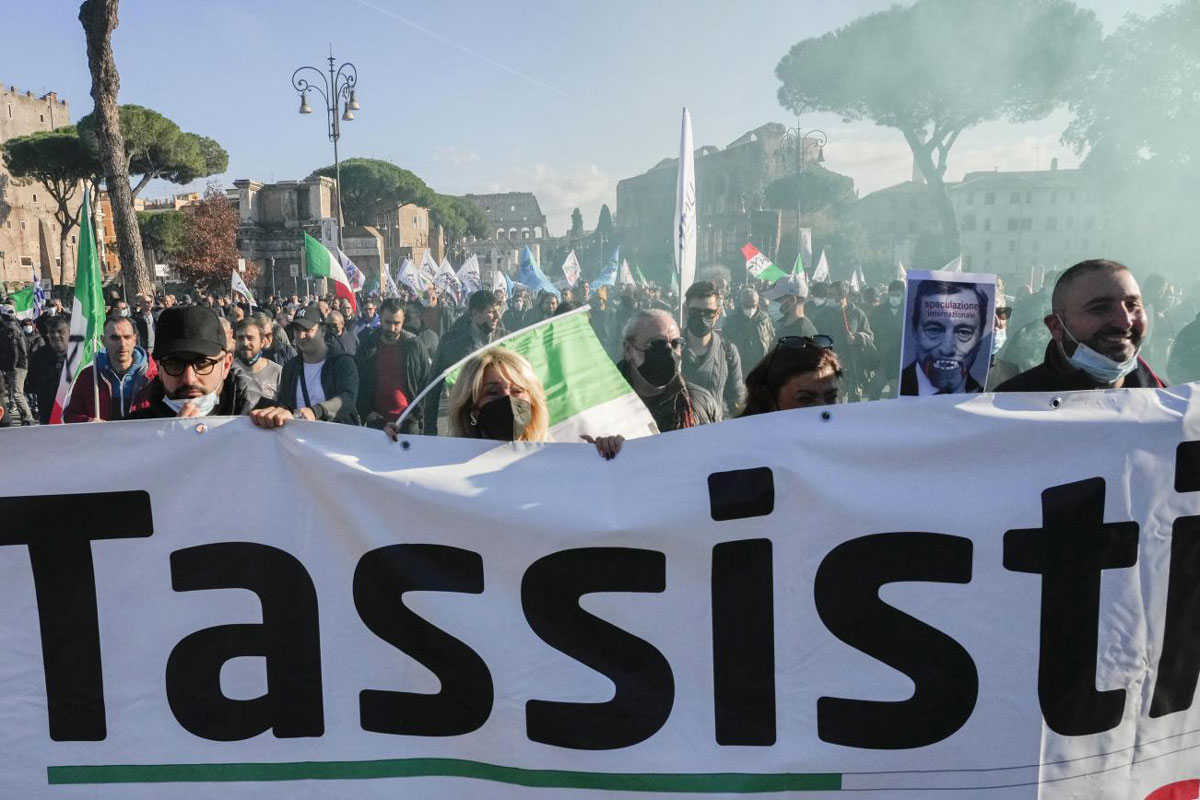 Cartello dei taxi nel mirino Agcom: lotta a centrali e Coop, verifiche Gdf