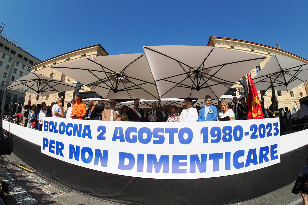 Mattarella: “A Bologna strage di matrice neofascista. Ignobili i depistaggi” Mattarella: “A Bologna strage di matrice neofascista. Ignobili i depistaggi”