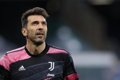 Addio di Buffon al calcio, Mbappè: “Un onore giocare con te”
