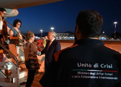 Niger nel caos, rimpatriati 36 italiani. Tajani: “Sicurezza unica priorità”