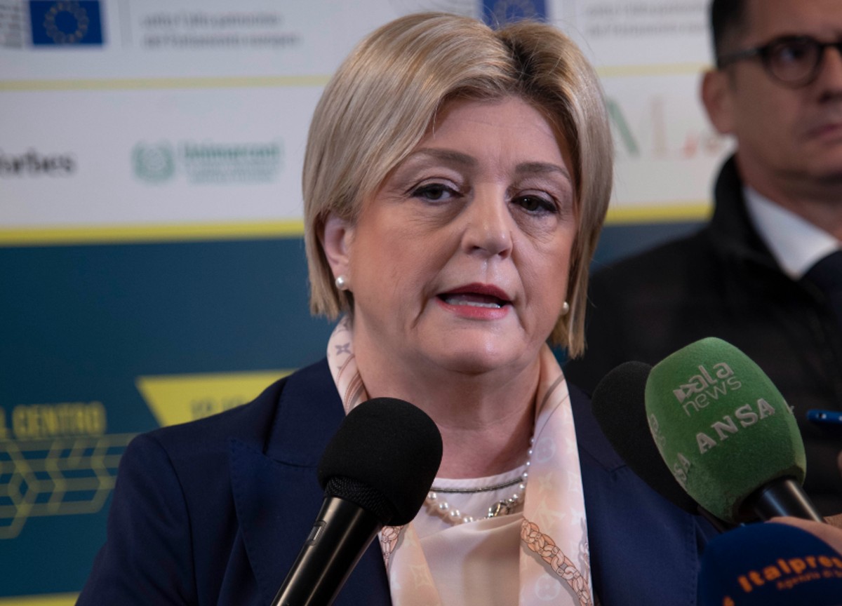 Rdc, “c’è chi soffia sul fuoco del disagio”: scintille tra Calderone e Conte Rdc, “c’è chi soffia sul fuoco del disagio”: scintille tra Calderone e Conte