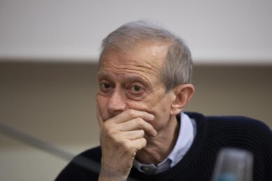 Stipendio deputati, Schlein scarica pesantemente la vecchia cariatide Fassino
