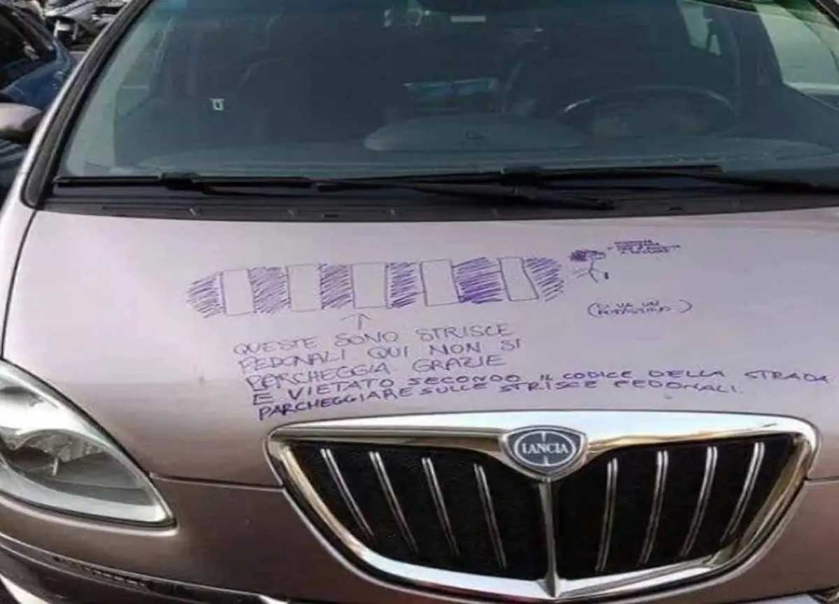 Free park, l’ultima follia romana: vandalizzare le auto parcheggiate male Free park, l’ultima follia romana: vandalizzare le auto parcheggiate male