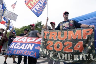 Trump si dichiara non colpevole: “Arresto? Un onore. Un’altra accusa e vinco”