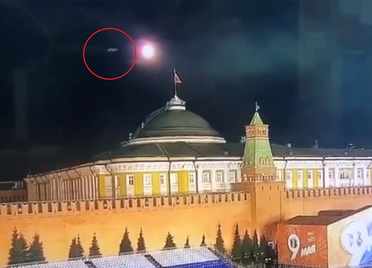 Russia, petroliera attaccata da droni ucraini. Su francobolli F16 sul Cremlino Russia, petroliera attaccata da droni ucraini. Su francobolli F16 sul Cremlino